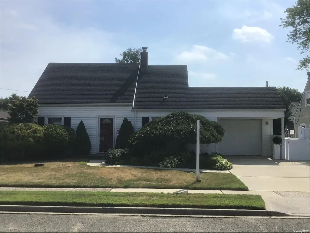 85 Cord Lane Levittown NY 11756