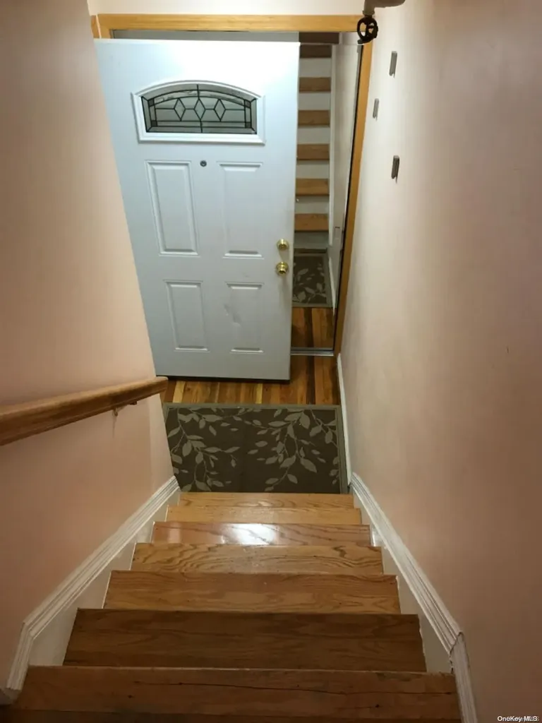 240-31 70 Avenue Douglaston NY 11363