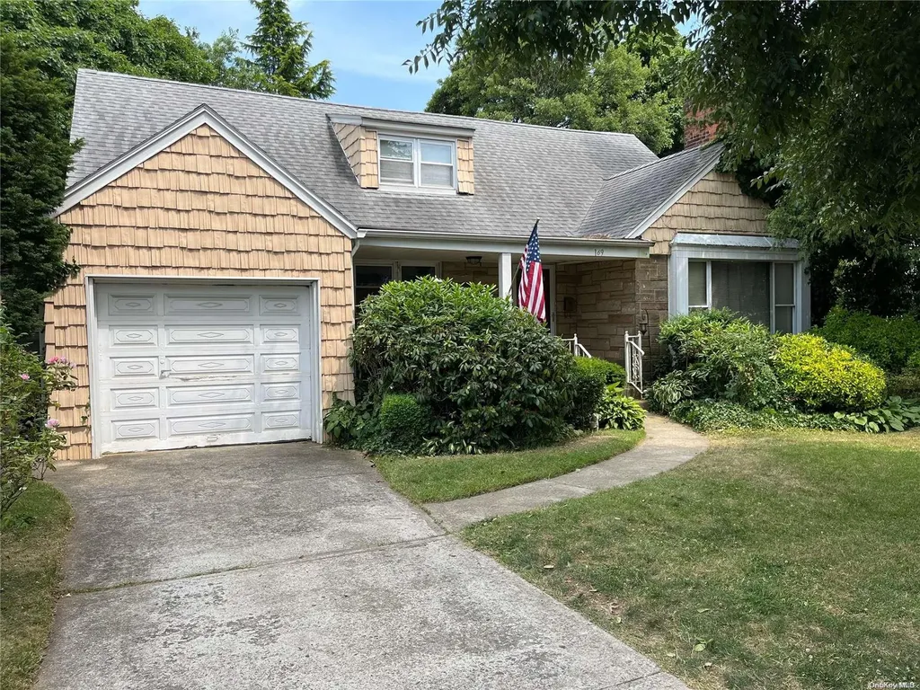 169 Patton Boulevard New Hyde Park NY 11040