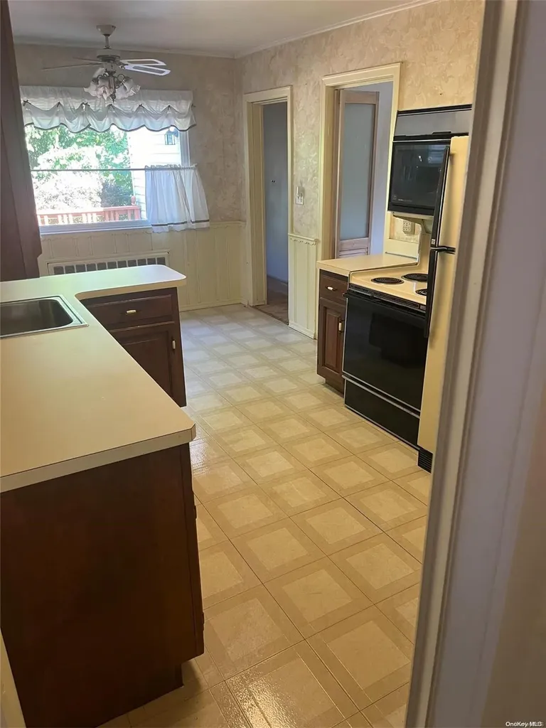169 Patton Boulevard New Hyde Park NY 11040