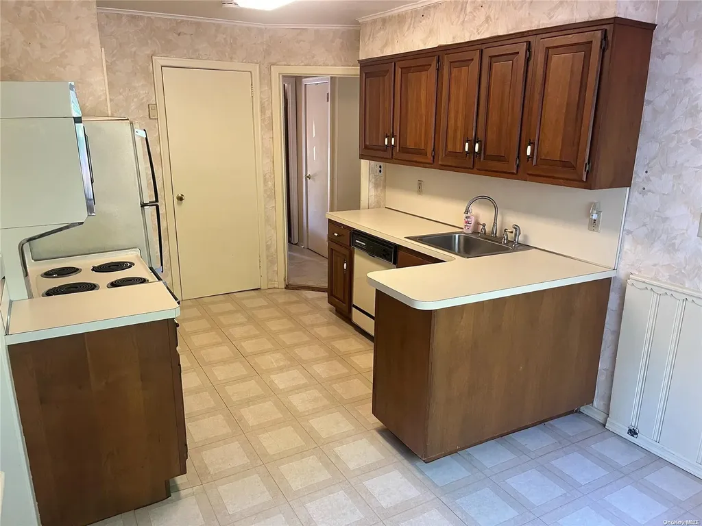 169 Patton Boulevard New Hyde Park NY 11040