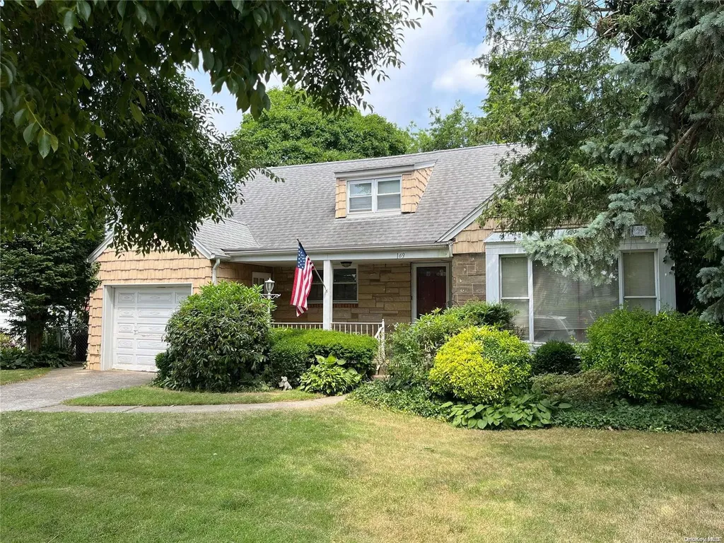169 Patton Boulevard New Hyde Park NY 11040