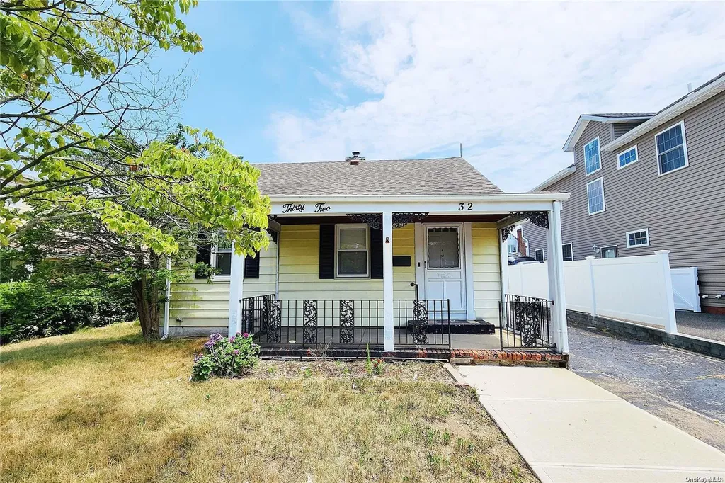 32 Brian Street New Hyde Park NY 11040