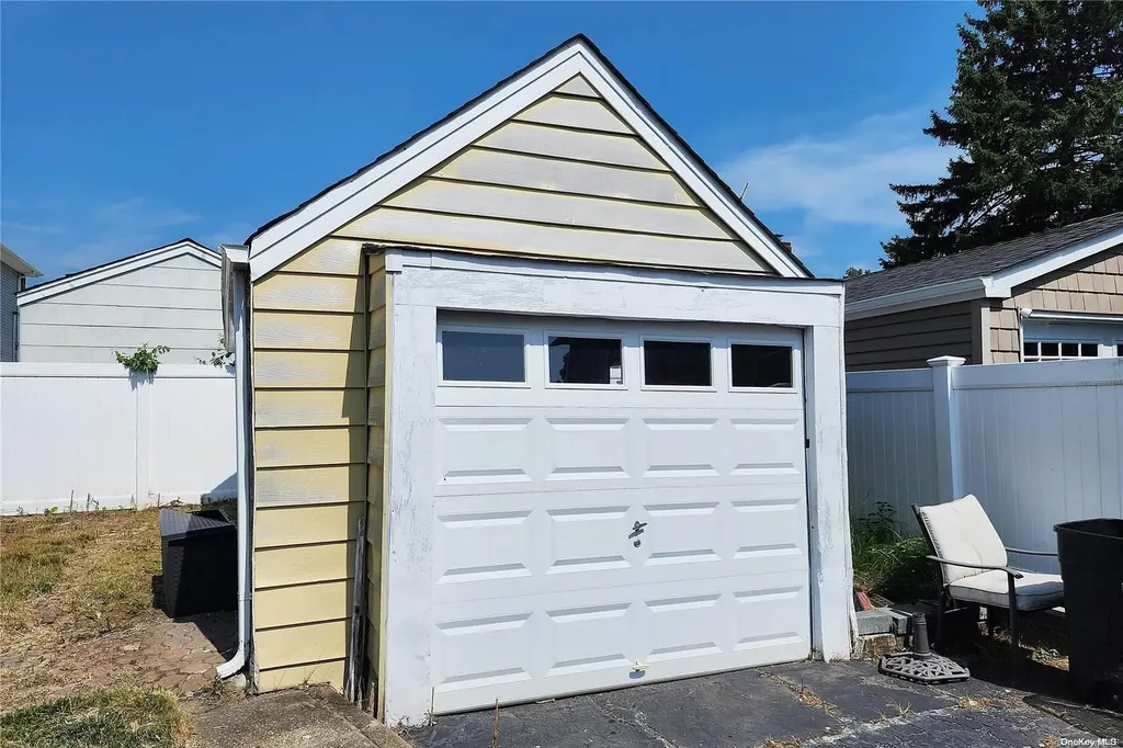 32 Brian Street New Hyde Park NY 11040