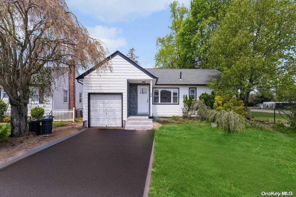 30 Crestline Avenue Bethpage NY 11714