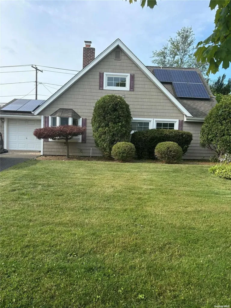 40 Walnut Lane Hicksville NY 11801