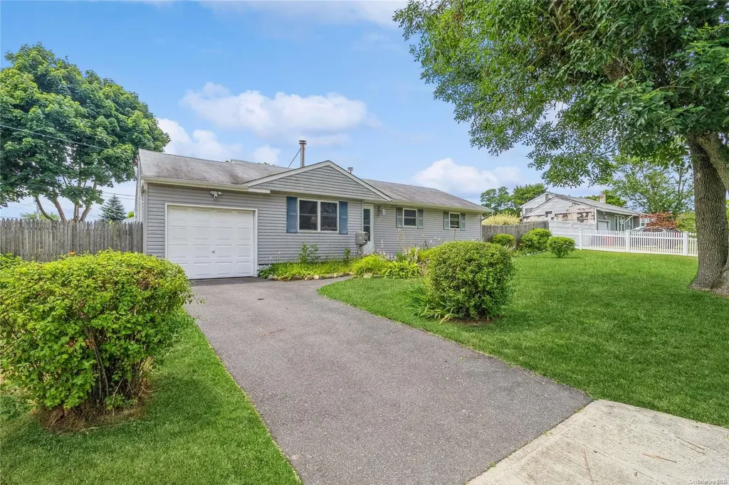 2602 Fire Avenue Medford NY 11763