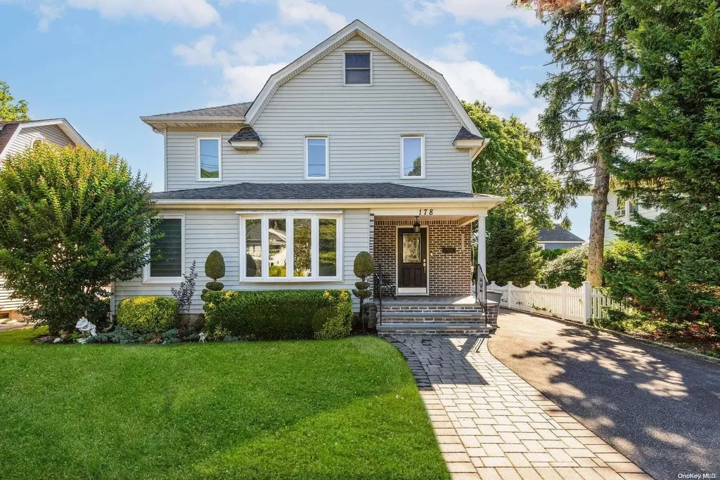 178 Manor Avenue Westbury NY 11590