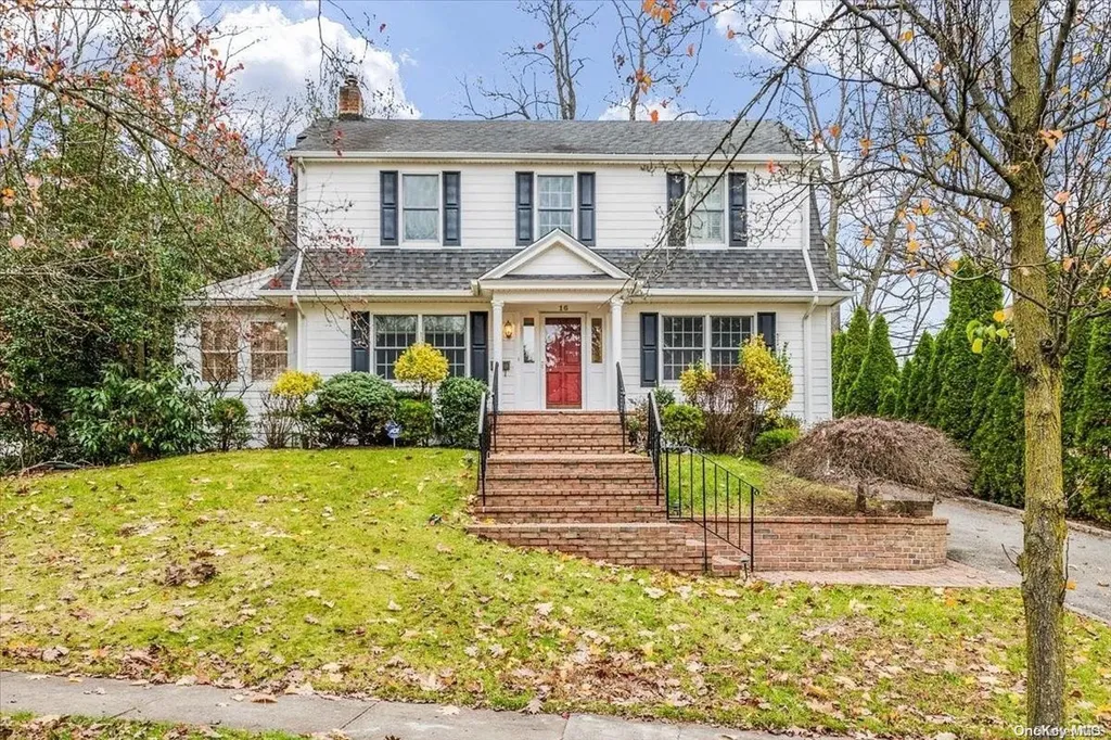 16 Lodge Road Great Neck NY 11021