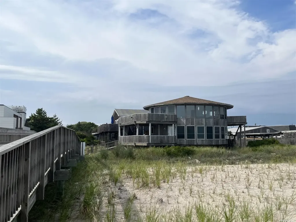 85 Bungalow Walk Ocean Beach NY 11770