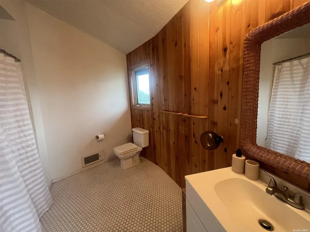 85 Bungalow Walk Ocean Beach NY 11770
