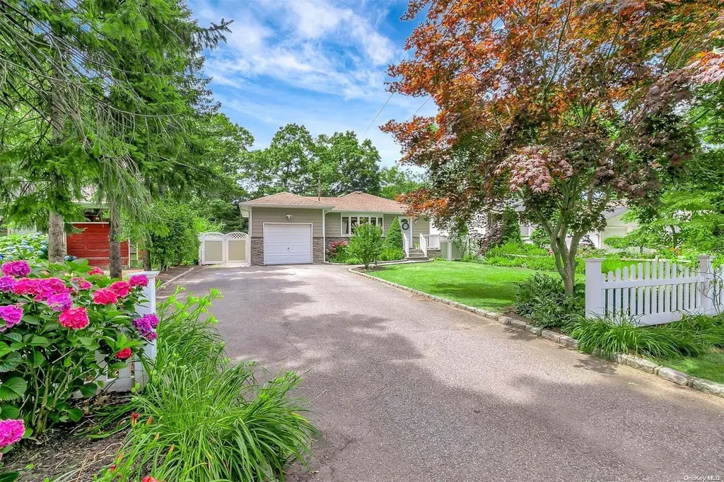 94 Summit Drive Smithtown NY 11787