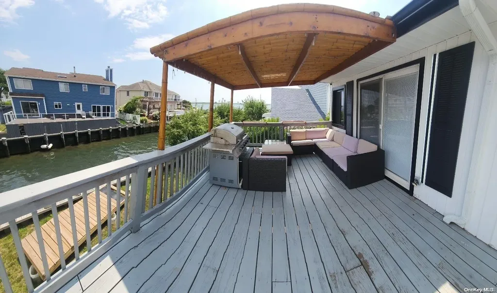 109 Stirling Avenue Freeport NY 11520