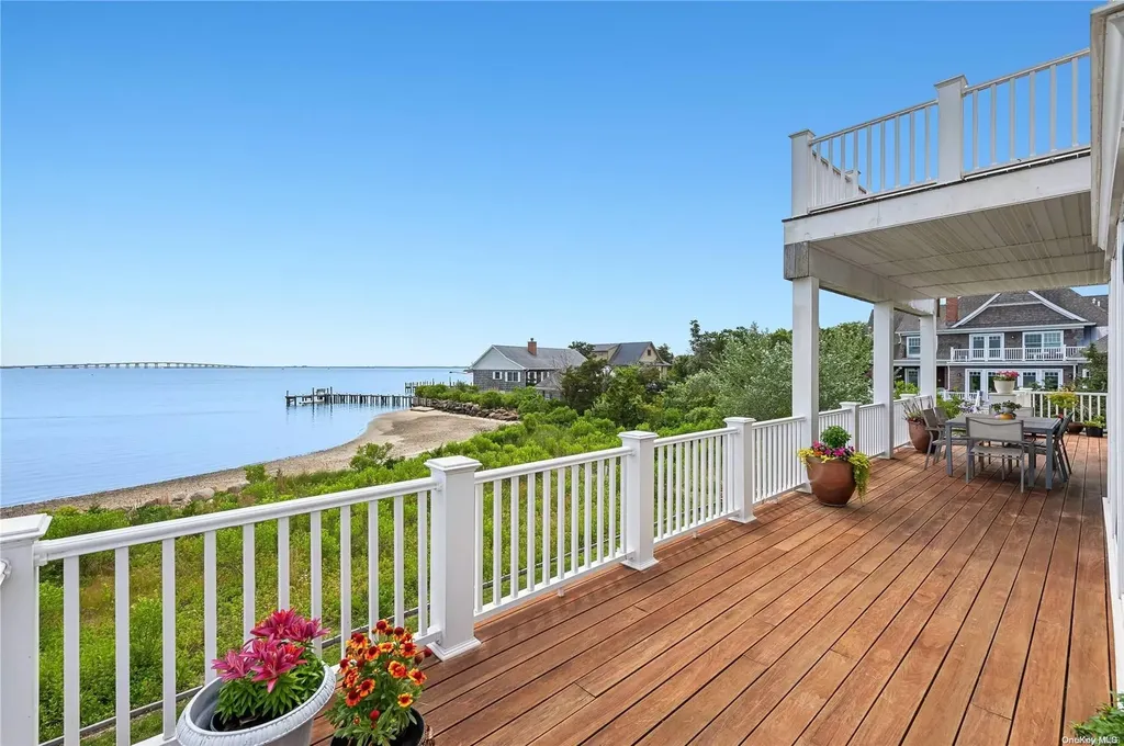 20 Ludlow Lane Hampton Bays NY 11946