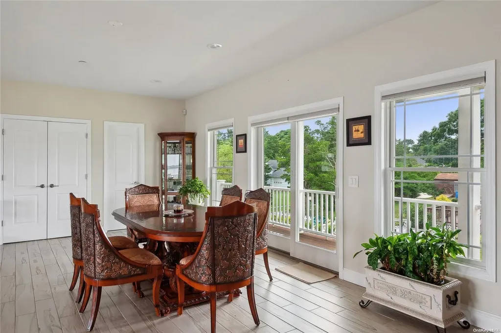 20 Ludlow Lane Hampton Bays NY 11946