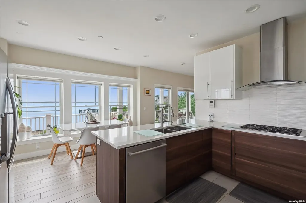20 Ludlow Lane Hampton Bays NY 11946