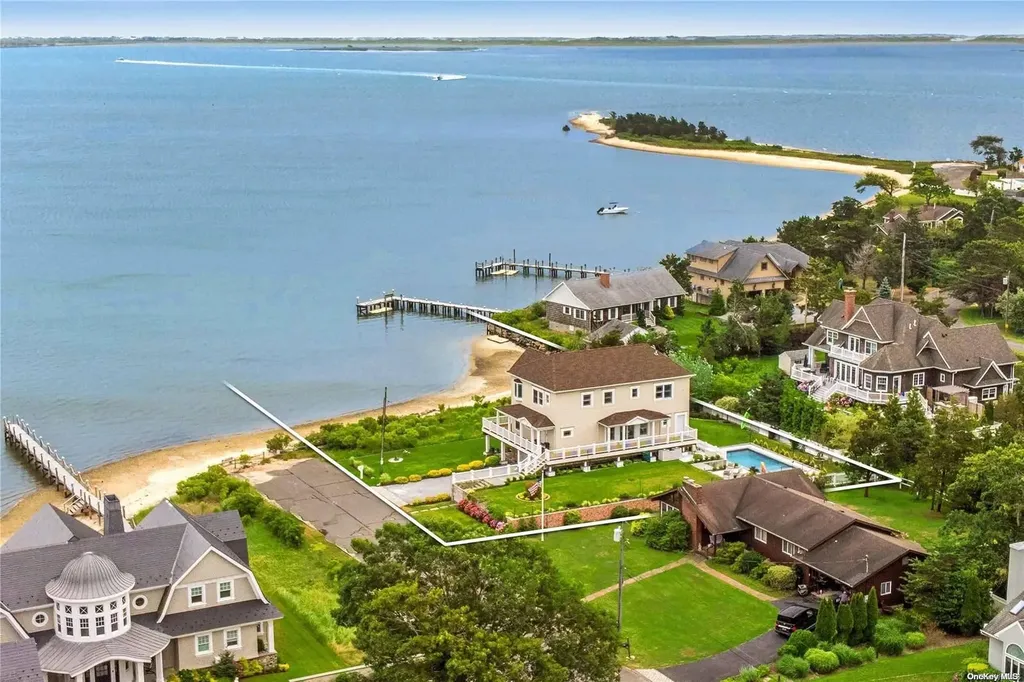 20 Ludlow Lane Hampton Bays NY 11946