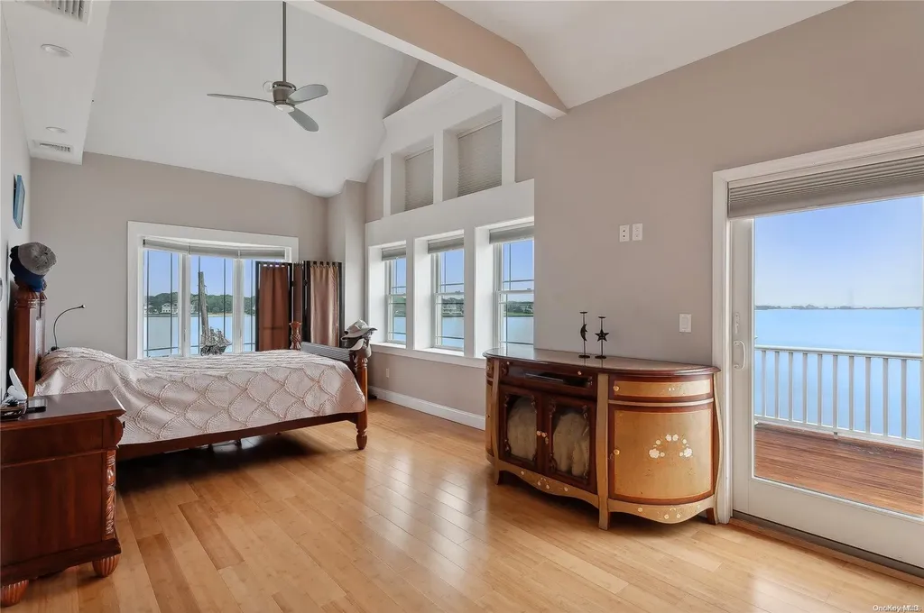 20 Ludlow Lane Hampton Bays NY 11946