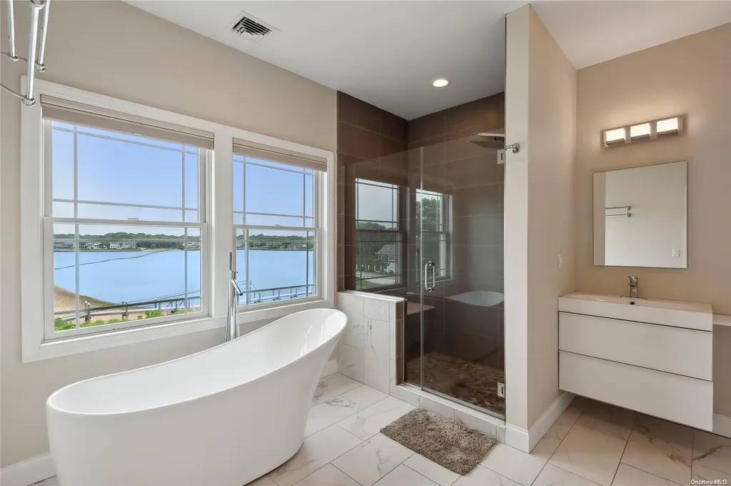 20 Ludlow Lane Hampton Bays NY 11946