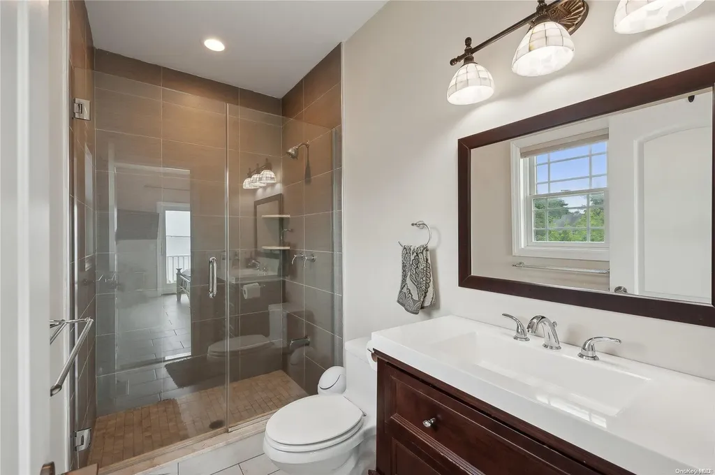 20 Ludlow Lane Hampton Bays NY 11946