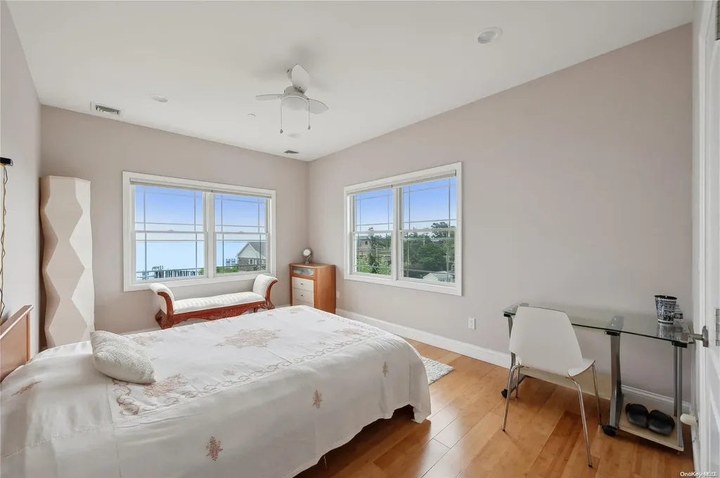 20 Ludlow Lane Hampton Bays NY 11946