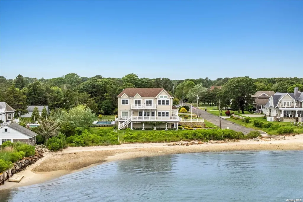 20 Ludlow Lane Hampton Bays NY 11946