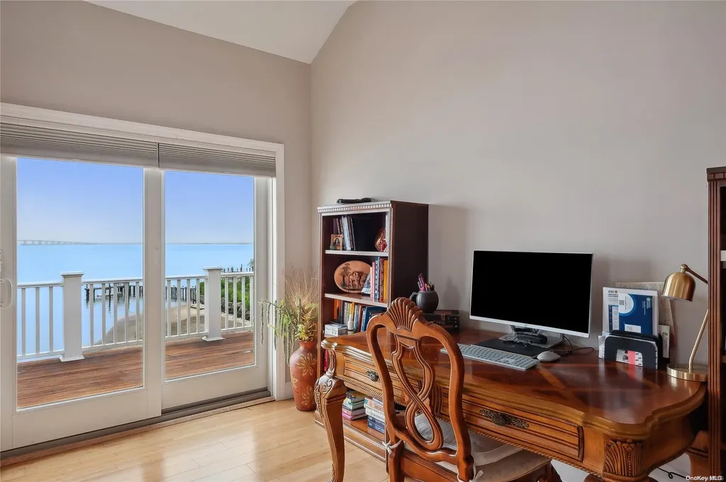 20 Ludlow Lane Hampton Bays NY 11946
