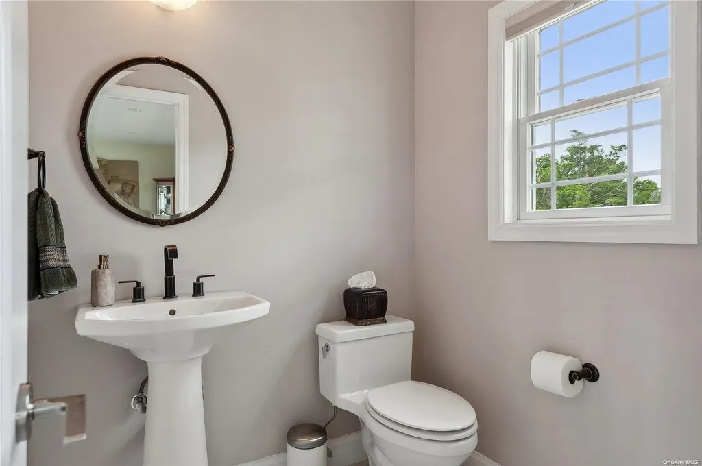 20 Ludlow Lane Hampton Bays NY 11946