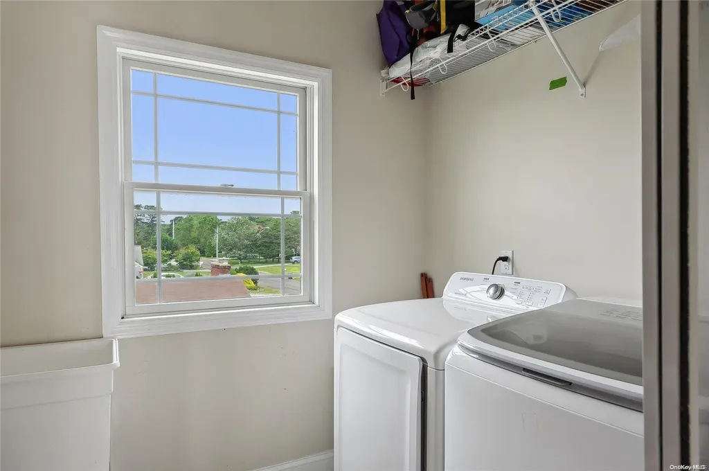20 Ludlow Lane Hampton Bays NY 11946