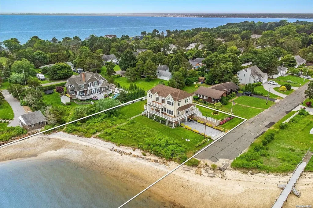 20 Ludlow Lane Hampton Bays NY 11946
