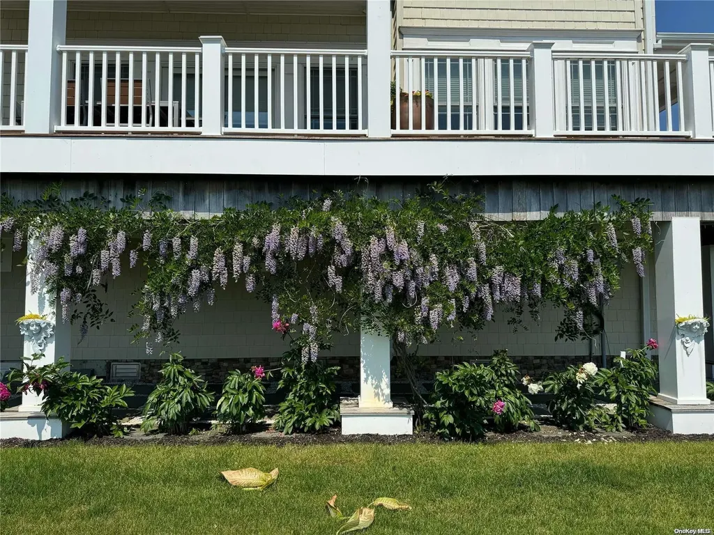 20 Ludlow Lane Hampton Bays NY 11946