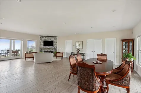 20 Ludlow Lane Hampton Bays NY 11946