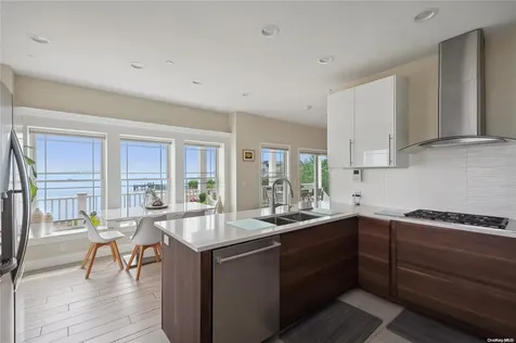20 Ludlow Lane Hampton Bays NY 11946