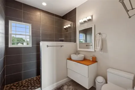20 Ludlow Lane Hampton Bays NY 11946