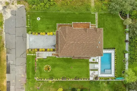 20 Ludlow Lane Hampton Bays NY 11946