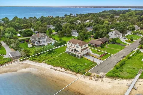 20 Ludlow Lane Hampton Bays NY 11946