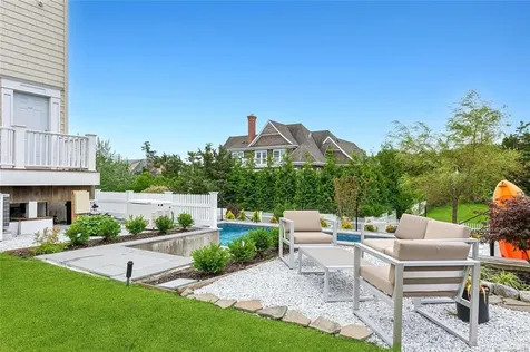 20 Ludlow Lane Hampton Bays NY 11946