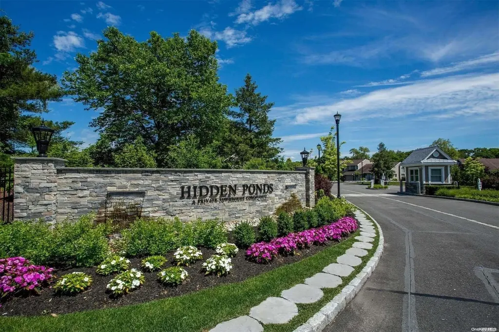261 Pond View Lane Smithtown NY 11787
