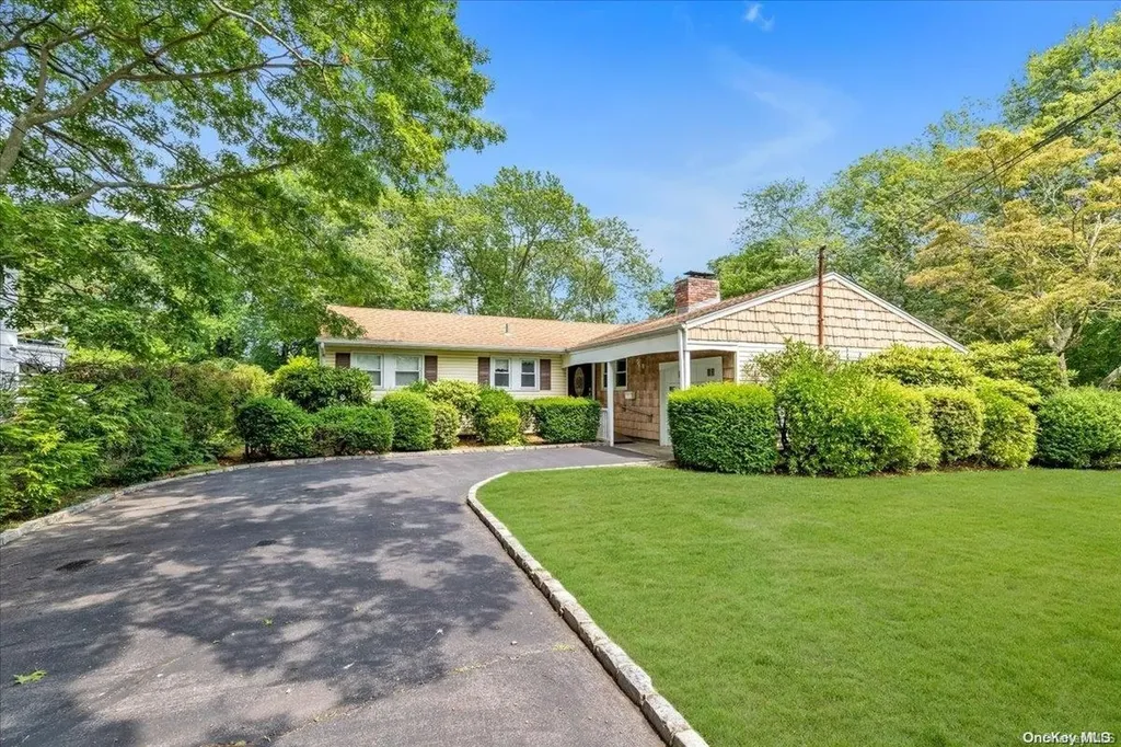 55 Cherokee Avenue West Islip NY 11795