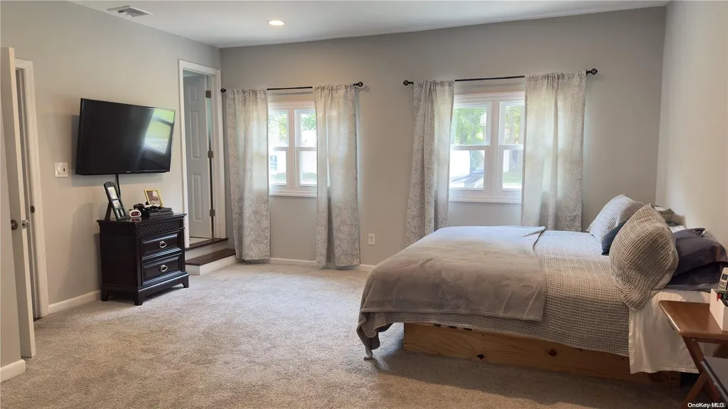 96 Raynor Road Ridge NY 11961