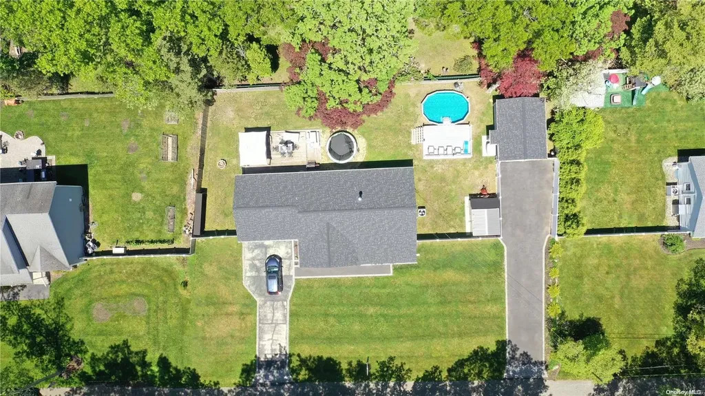 96 Raynor Road Ridge NY 11961