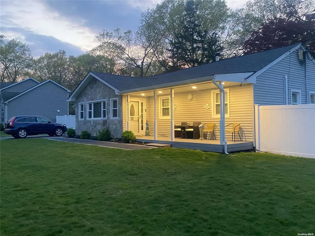 96 Raynor Road Ridge NY 11961