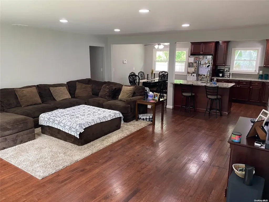 96 Raynor Road Ridge NY 11961