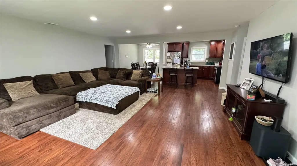 96 Raynor Road Ridge NY 11961