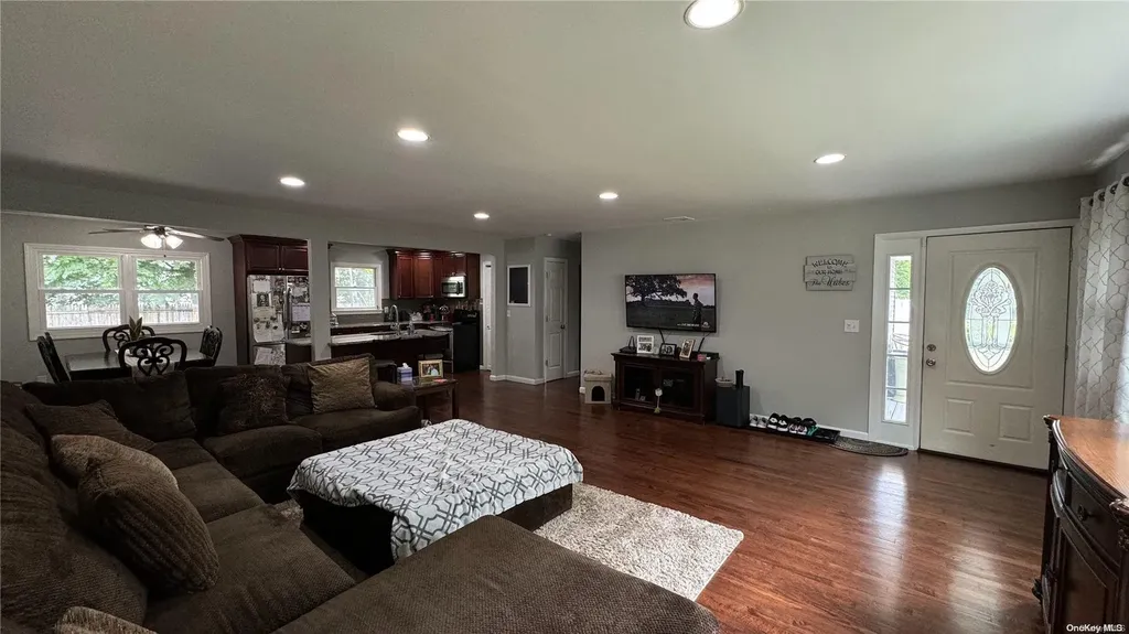 96 Raynor Road Ridge NY 11961