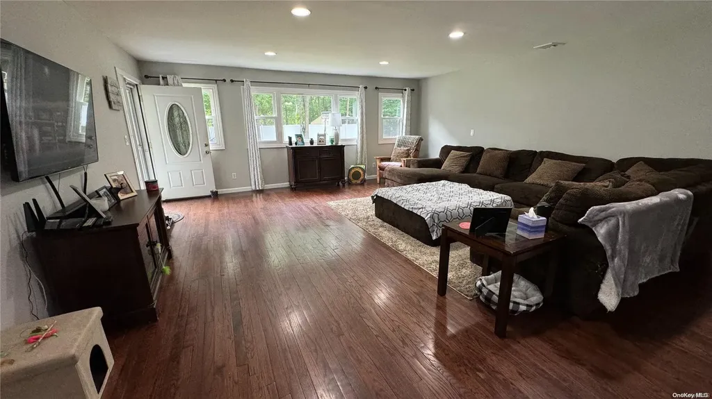 96 Raynor Road Ridge NY 11961