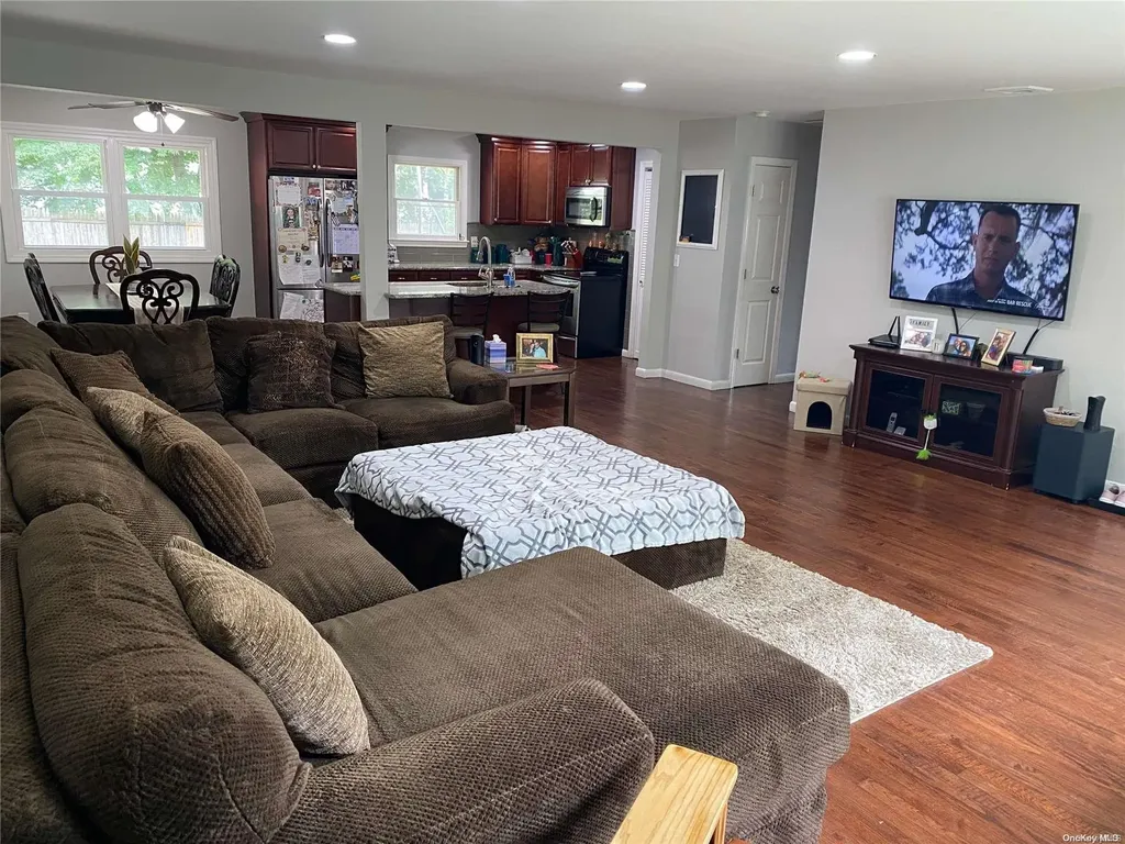 96 Raynor Road Ridge NY 11961