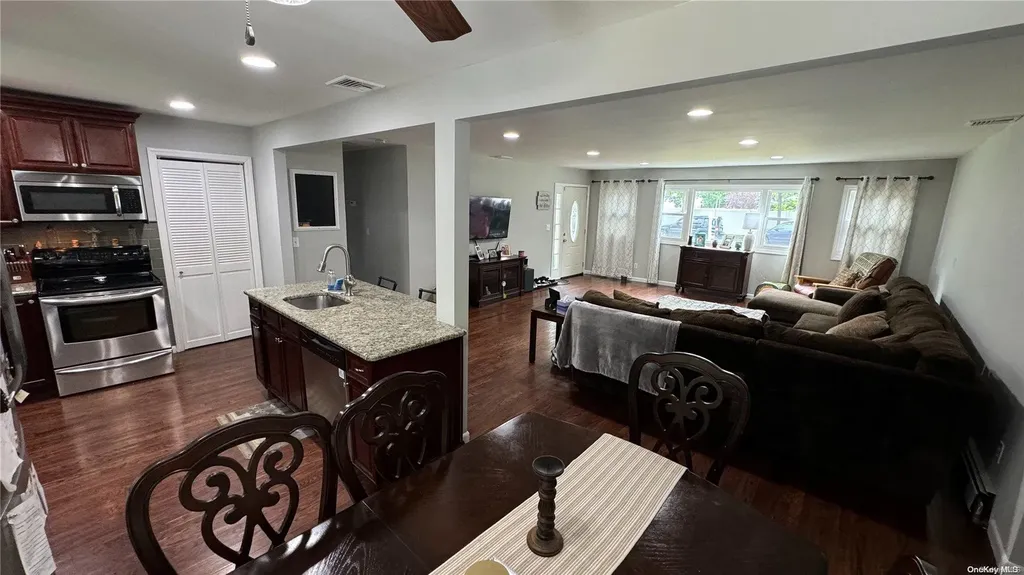 96 Raynor Road Ridge NY 11961