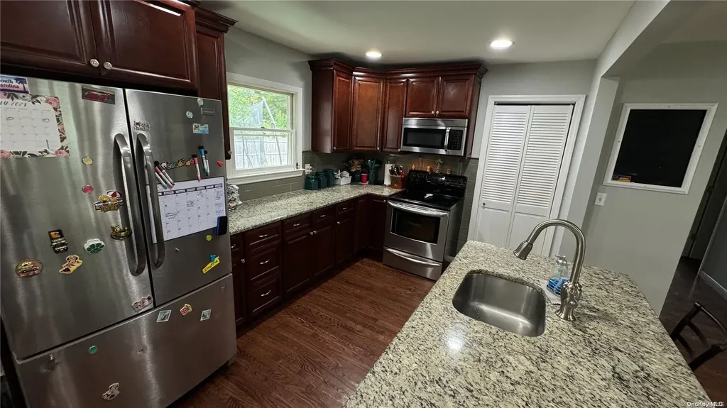 96 Raynor Road Ridge NY 11961