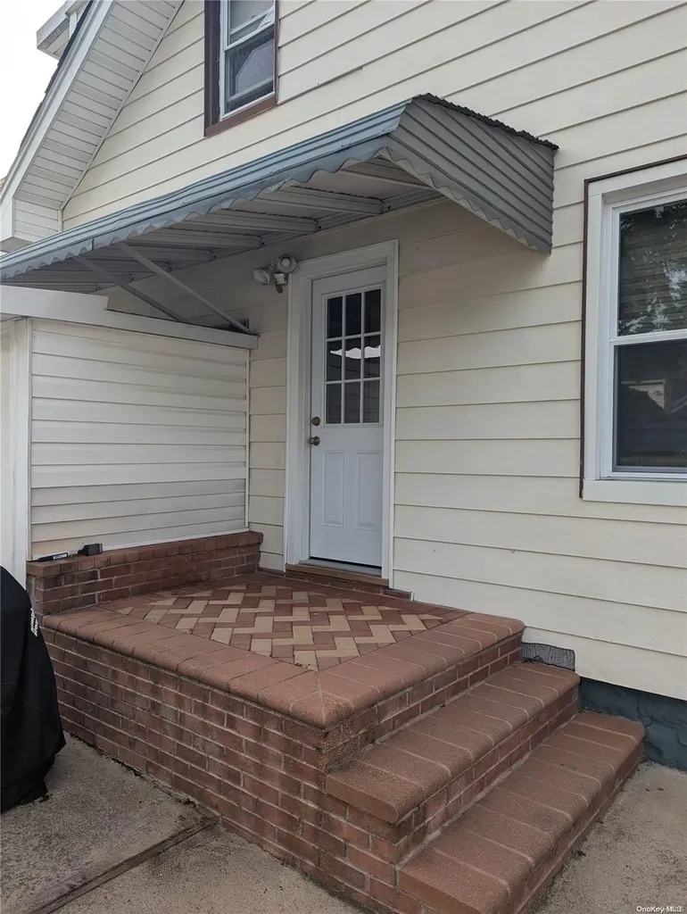 2937 Davis Street Oceanside NY 11572